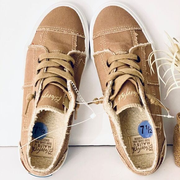 NWT Gorgeous Blowfish Malibu 8 Tan Sherpa Lined Memory foam Cushioned Sneakers - Picture 1 of 12